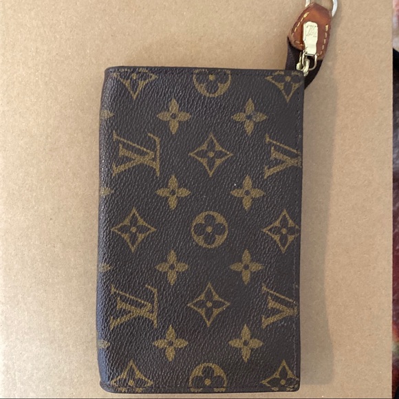 Louis Vuitton zipper pouch! - Picture 3 of 7